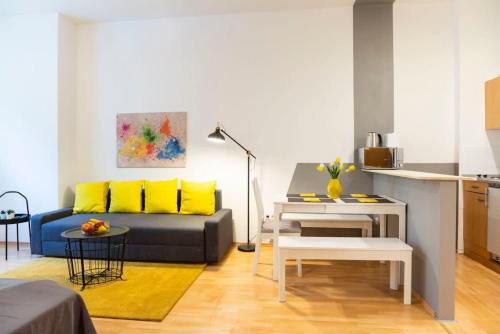 Cozy 2 room apartment next to Hermannstraße - image 12