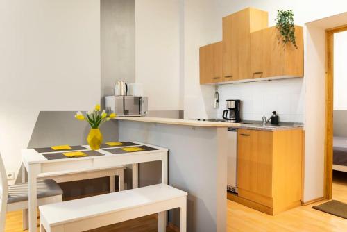 Cozy 2 room apartment next to Hermannstraße - image 3