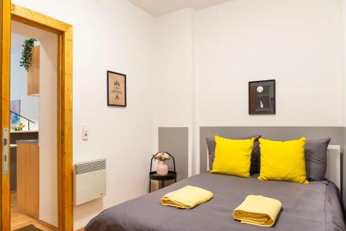 Cozy 2 room apartment next to Hermannstraße - image 13