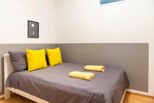 Cozy 2 room apartment next to Hermannstraße - image 11