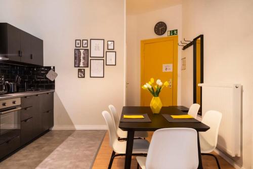 Great Apartment close to Kudamm - image 11