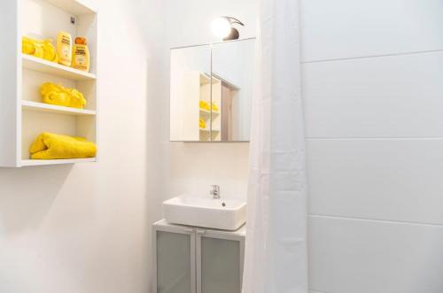 Modern 2 Bedroom Apartment in Berlin Schöneberg - image 9