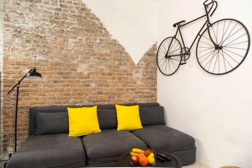 Cosy Three BR Two BTH plus AC plus Self CheckIn plus Street Parking - image 3