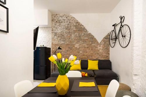 Cosy Three BR Two BTH plus AC plus Self CheckIn plus Street Parking, Berlin