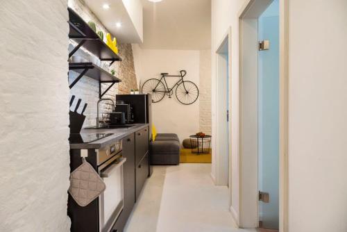 Cosy Three BR Two BTH plus AC plus Self CheckIn plus Street Parking - image 4