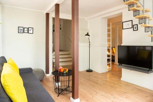 Stylish Loft Apartment plus SelfCheckIn plus Street Parking - image 11