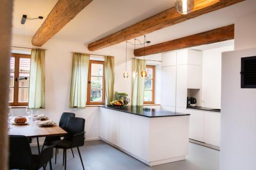 廚房, Traumhaftes Chalet mit Sauna und Whirlpool Refugium am Rehberg in 德拉克塞爾斯里德