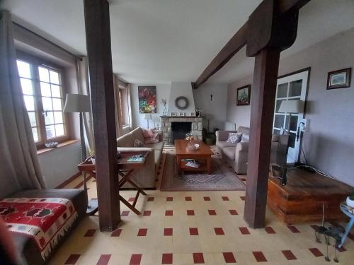 Shared lounge/TV area, Chambre d'hotes Le Puy Maury in Eymoutiers