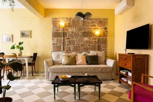 . Ayvalık merkezde bahçe kullanımlı daire