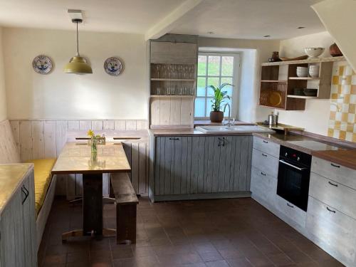 Whichford Mill Barn- Soulful retreat. in วิชฟอร์ด