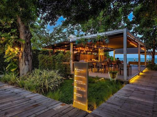 บริการและสิ่งอำนวยความสะดวก, เดอ เจ้าจอม หัวหิน (De Chaochom Hua Hin) near หมูบ้าน ช้าง