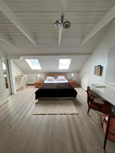 Superior Double Room with Mountain View image 9