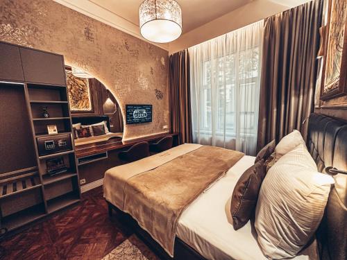 Alfons Boutique Hotel - image 2