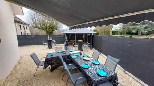 Maison neuve avec piscine, 10 couchages, tout confort