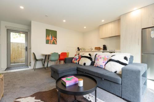 stylish and comfort in CBD - image 5