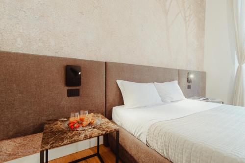 One-Bedroom Apartment image 9