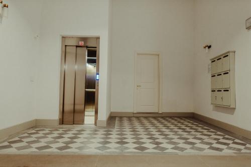 One-Bedroom Apartment image 7