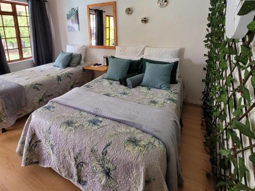 1 double bed, 1 twin bed