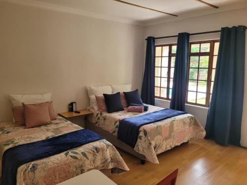 1 twin bed, 1 sofa bed