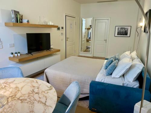 One-Bedroom Apartment image 1
