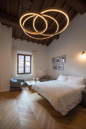 One-Bedroom Apartment image 4