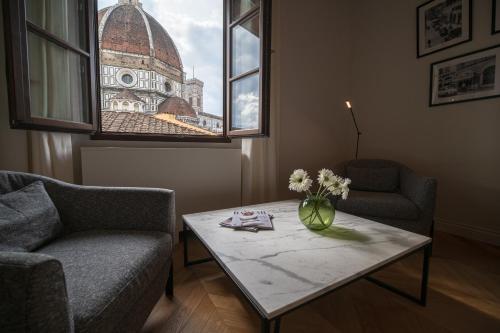 One-Bedroom Apartment image 3