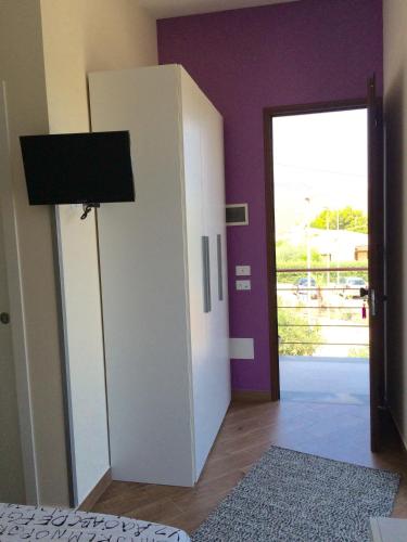 Double Room with Balcony image 5