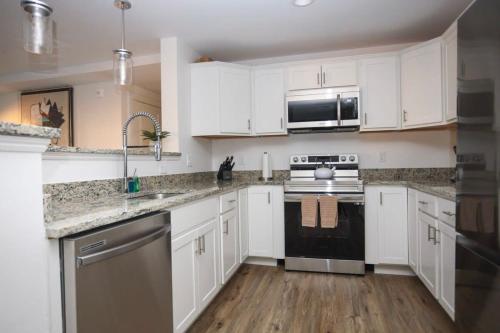 Luxury Apartment w Office & Gym in Peabody, USA