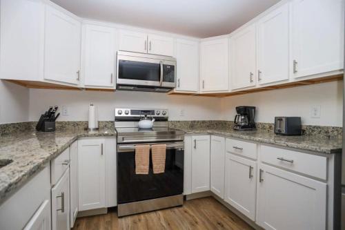 Luxury Apartment w Office & Gym in Peabody, USA