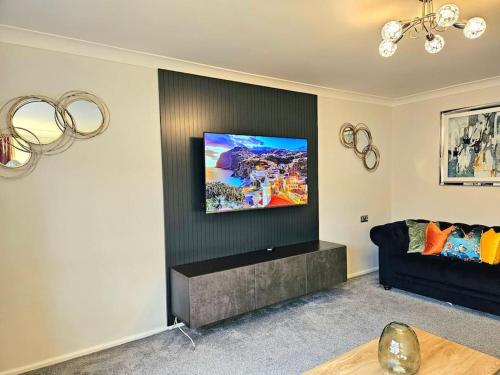 Lovely 3 bedroom Apartment By Sensational Stay Short Lets & Service Accommodation with 6 beds - image 10