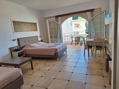 Perla Beach - image 3