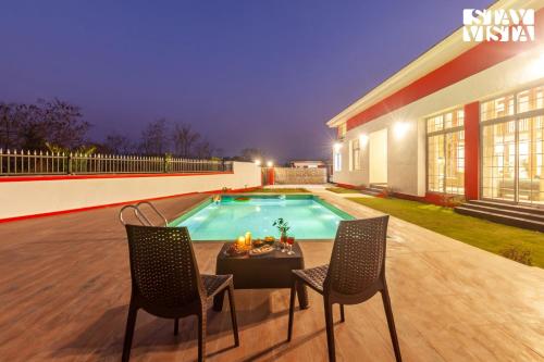 StayVista's Rustique Radiance - Hillside Retreat with Outdoor Pool & South Indian Architecture