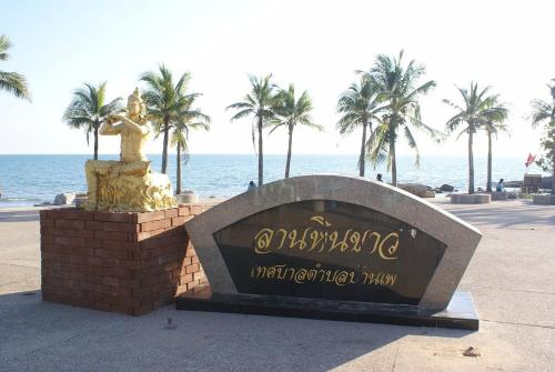Sammy Seaview Beach Front Apartment Maerumphueng