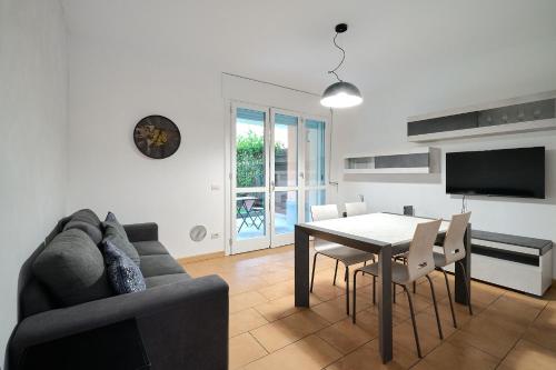 Xenia Apartments - Spacious and bright new flat with garden, Milan
