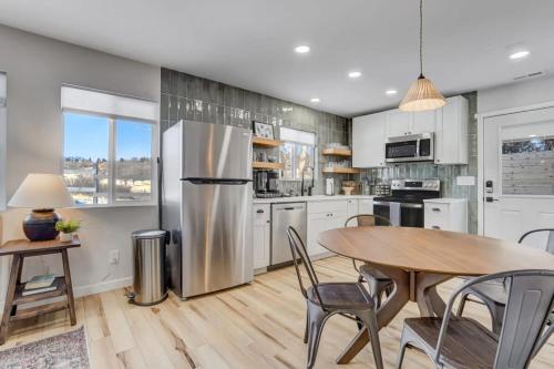 Tonka Heights Remodeled Oasis BBQ Hot Tub in Colorado Springs, USA