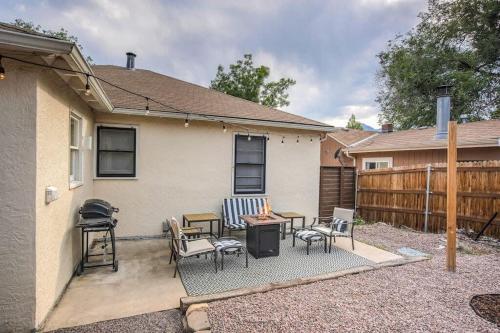 Extended Stays & Historic DT Basement Suite in Colorado Springs, USA