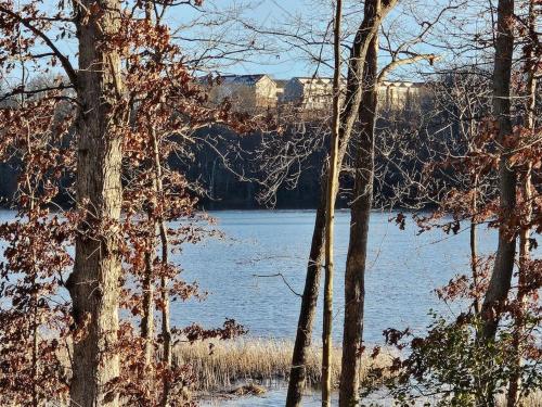 Cozy Townhouse with a Lake view Cozy Townhouse with a Lake view