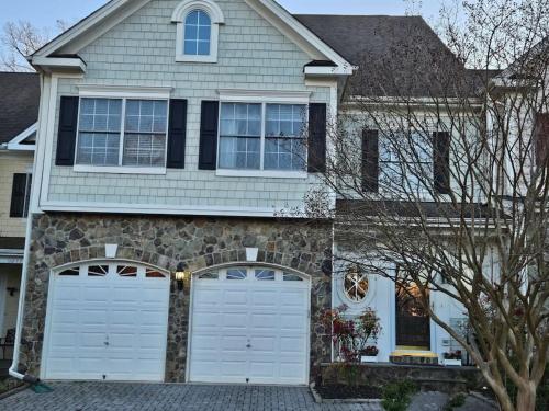 Cozy Townhouse with a Lake view Cozy Townhouse with a Lake view