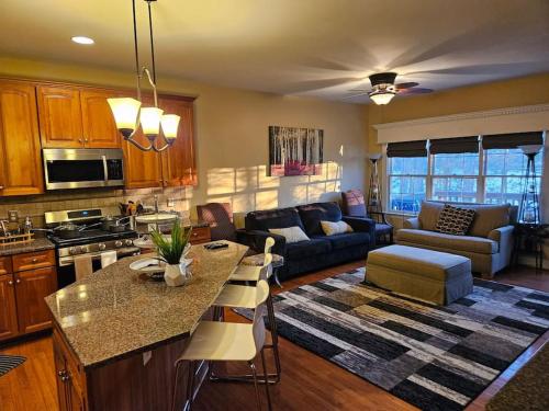 Cozy Townhouse with a Lake view Cozy Townhouse with a Lake view