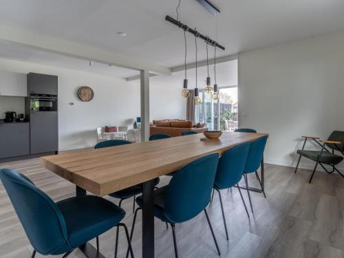 Létesítmények, Holiday Home in Sneek with Waterfront Jetty in Offingawier