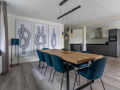 Létesítmények, Holiday Home in Sneek with Waterfront Jetty in Offingawier