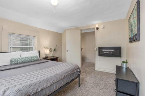 Charming 4BR Westside Home in Beer City USA in Grand Rapids, USA