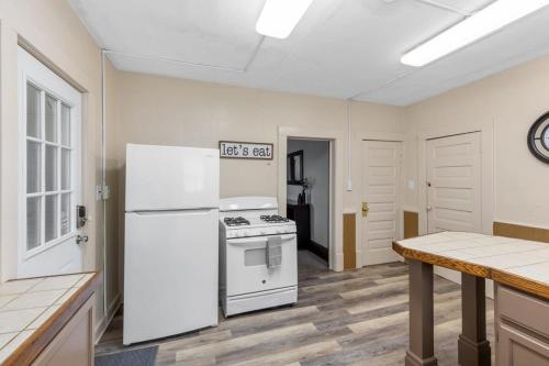 Charming 4BR Westside Home in Beer City USA in Grand Rapids, USA