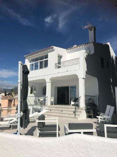 Three-Bedroom Villa image 9
