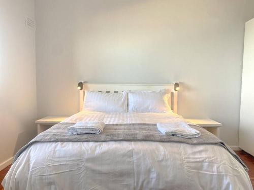 Lock up & go apt w/ great views in Simons Town