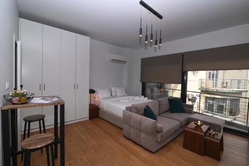 Nueva Upscale by Neuvel, Atény