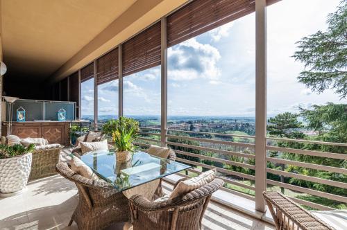 GuestHost - Porta Tufi Luxury Apt with Parking, Siena