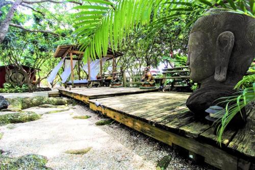 Exclusive Lake Tiny House in Beautiful Japanese Garden