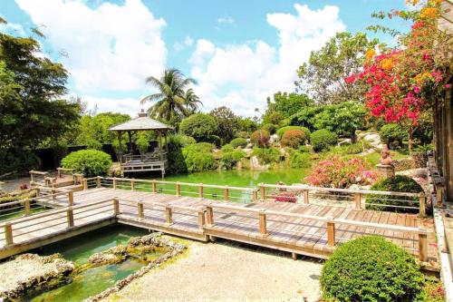 Exclusive Lake Tiny House in Beautiful Japanese Garden