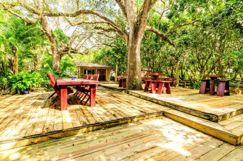 Exclusive Lake Tiny House in Beautiful Japanese Garden